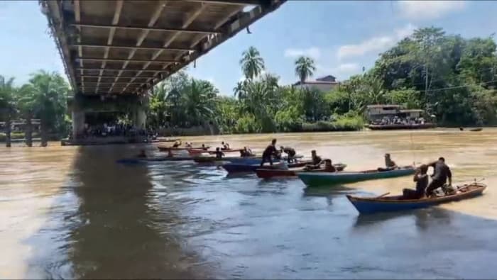 Upaya Bangkit Pasca Banjir, Warga Rundeng Subulussalam Gelar Tradisi Balap Robin di Sungai Lae Soraya