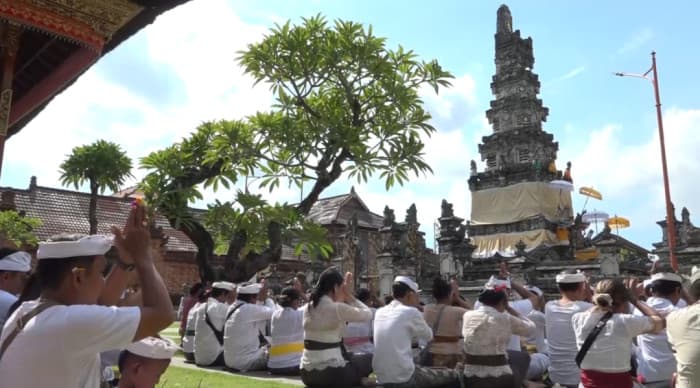Perayaan Galungan di Denpasar, Pemangku Ingatkan Umat Kuatkan Kebenaran