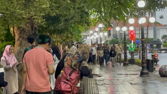 Jelang Tahun Baru, Bahu Jalan Kota Semarang Dihiasi Lampu yang Menawan