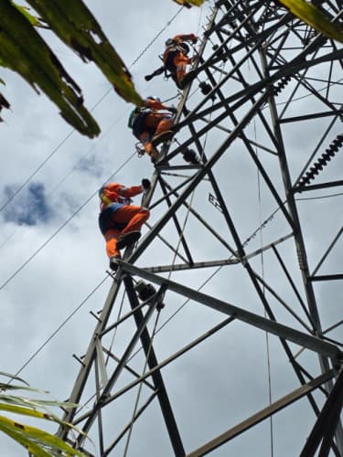 Kolaborasi PLN dan TNI Percepat Pemulihan Listrik di Aceh Pascabanjir